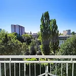 Skromne 2 Pokojowe Mieszkanie Na Znanym I Popularnym Osiedlu Akademickim-Lumumbowo!